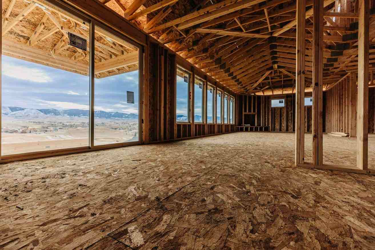 Buy vs. Custom Build in Wyoming [Pros & Cons]