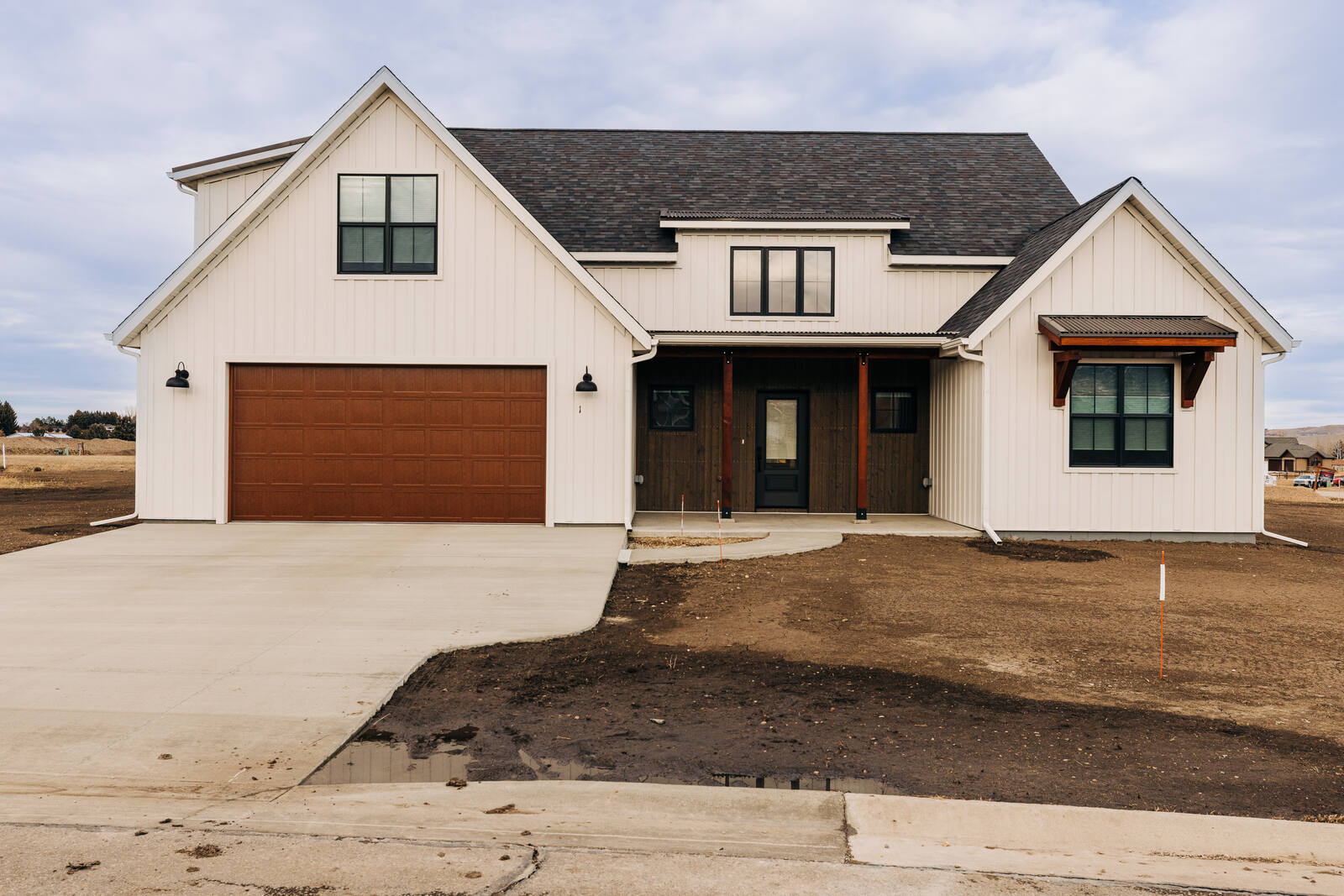 custom home front exterior in wyoming (1)